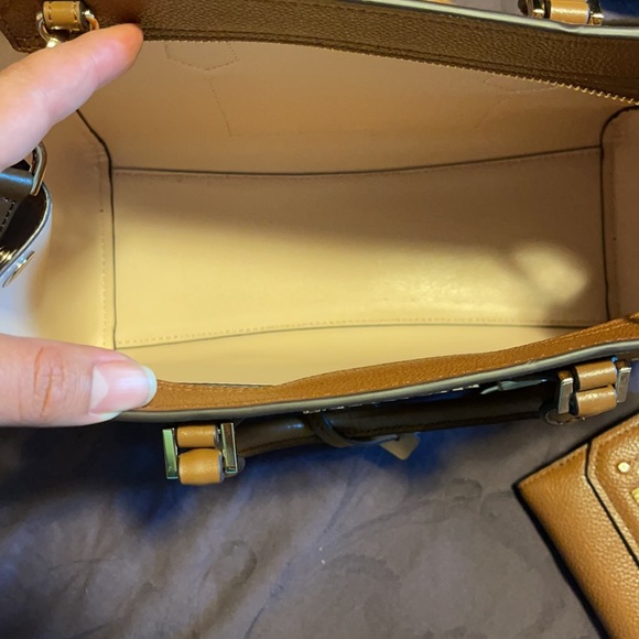 Beautiful Michael Kors purse 👜 - Picture 4 of 5